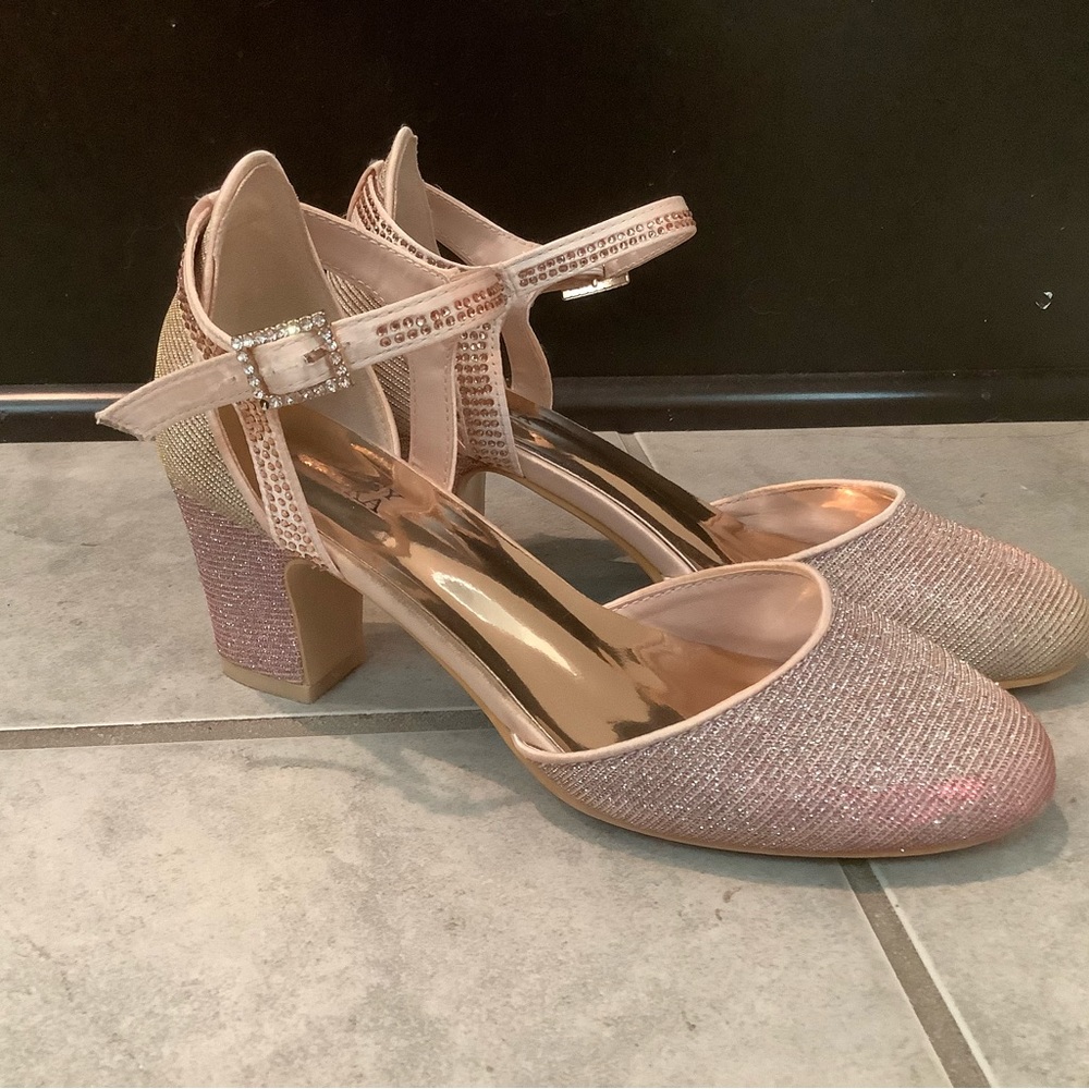 Sparkly pink girls size 4 heels